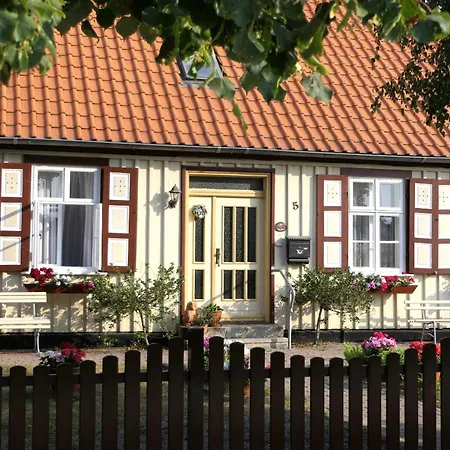 Kapitanshaus In Strandnahe In Homestay Prerow