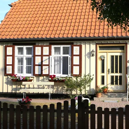 홈스테이 Kapitaenshaus In Strandnaehe In 프레로