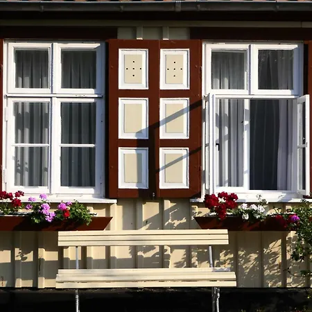 Kapitanshaus In Strandnahe In *