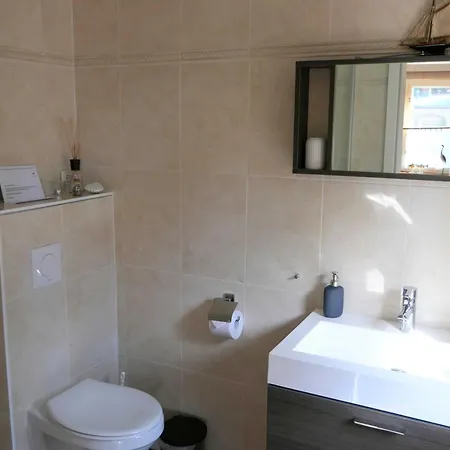 Kapitaenshaus In Strandnaehe In