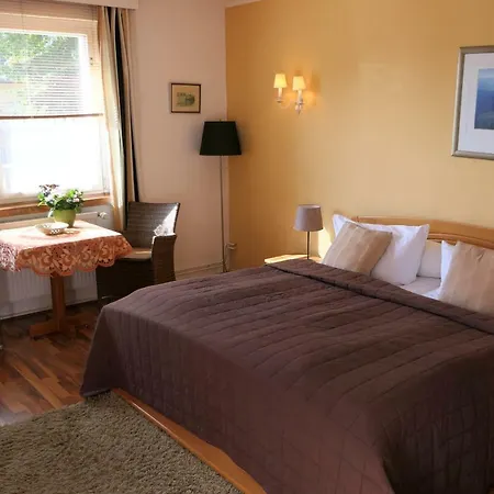 Kapitaenshaus In Strandnaehe In Habitación en casa particular Prerow