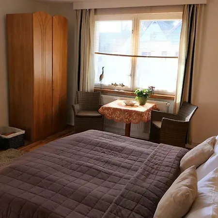 Kapitaenshaus In Strandnaehe In Habitación en casa particular Prerow