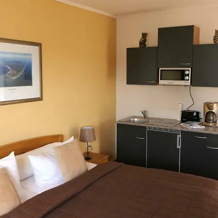 Kapitaenshaus In Strandnaehe In 홈스테이 *