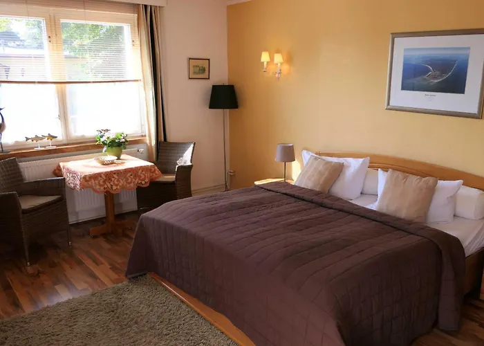 Kapitaenshaus In Strandnaehe In *